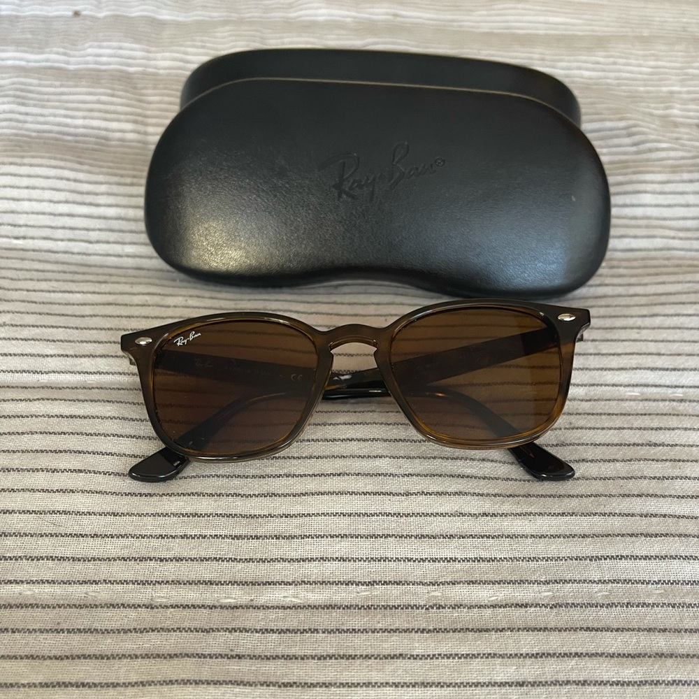 Brown ray ban sunglasses